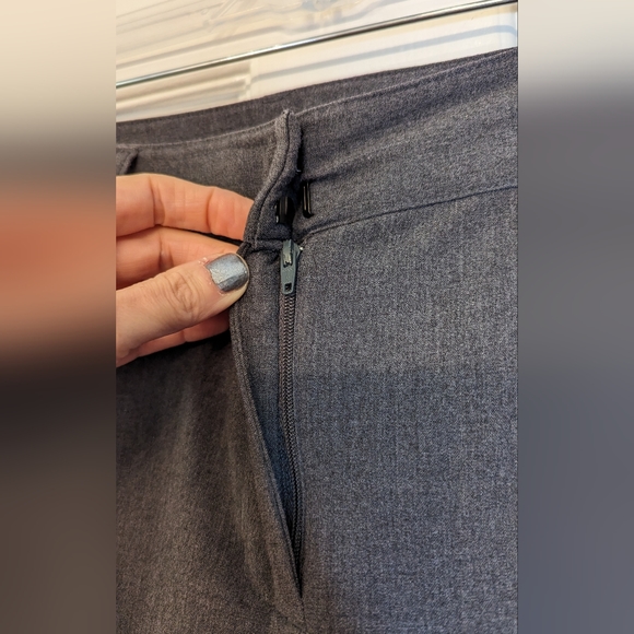 Chico's Women's slimming gray stra Throuser pants straight wide leg size 1 Short - Picture 7 of 9